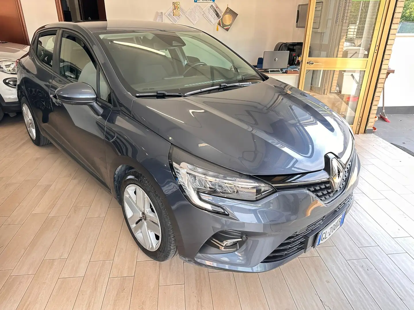 Renault Clio Clio V 2019 1.0 tce Zen 90cv my21 Grijs - 2