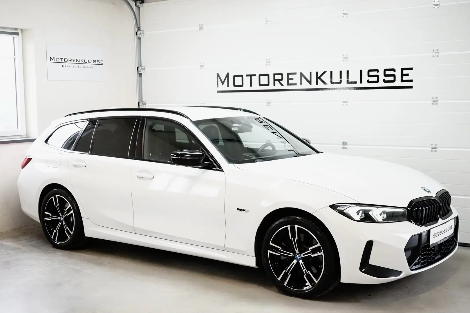 BMW 330 e xDrive Touring M Sport Aut. - LC Plus - DA Plus Weiß - 1