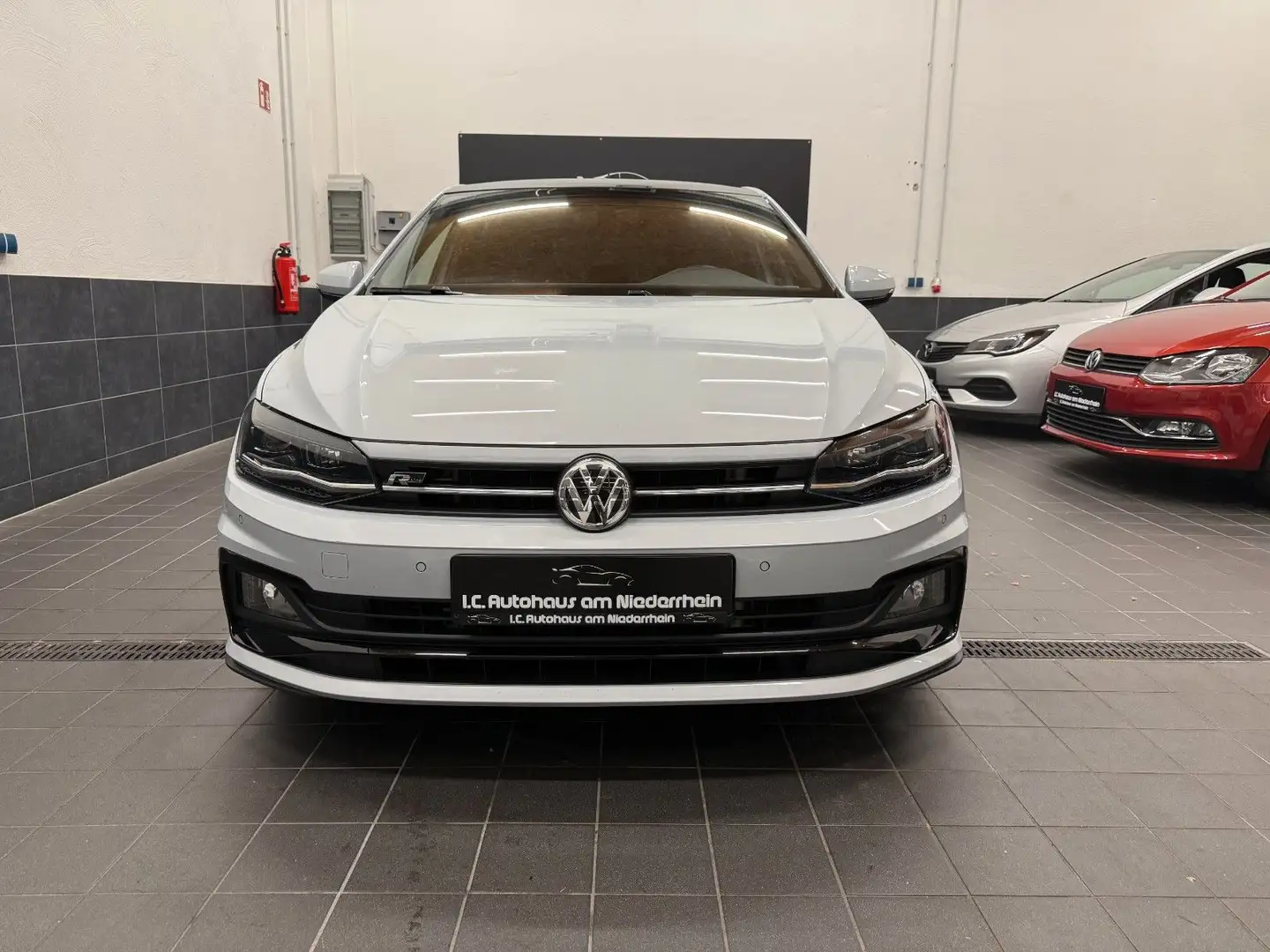 Volkswagen Polo VI Highline|R-LINE|1.HAND|PANO|LED|CARPLAY| Argent - 2