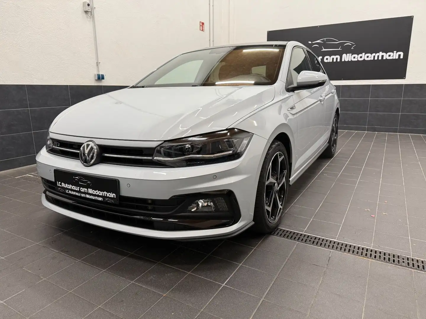 Volkswagen Polo VI Highline|R-LINE|1.HAND|PANO|LED|CARPLAY| Argent - 1
