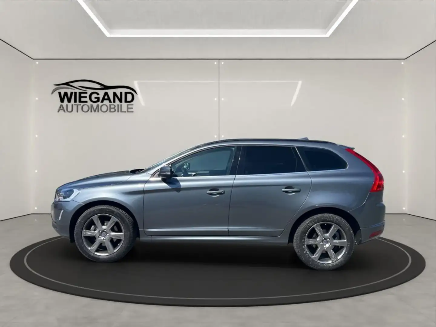 Volvo XC60 D4 AWD AUT. MOMENTUM+PANO+BUSINESS+STANDHZG Grau - 2