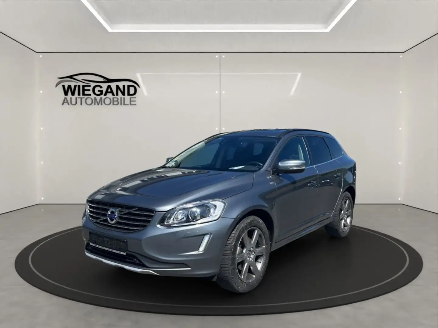 Volvo XC60 D4 AWD AUT. MOMENTUM+PANO+BUSINESS+STANDHZG Grau - 1