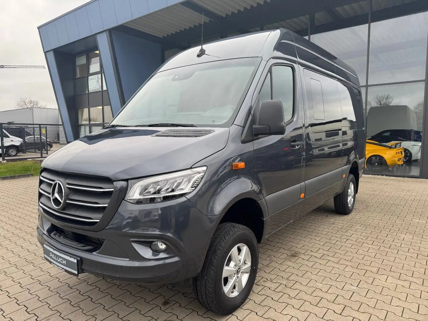 Mercedes-Benz Sprinter 319 Cdi 4x4 Autom MBUX Standh. Grau - 1