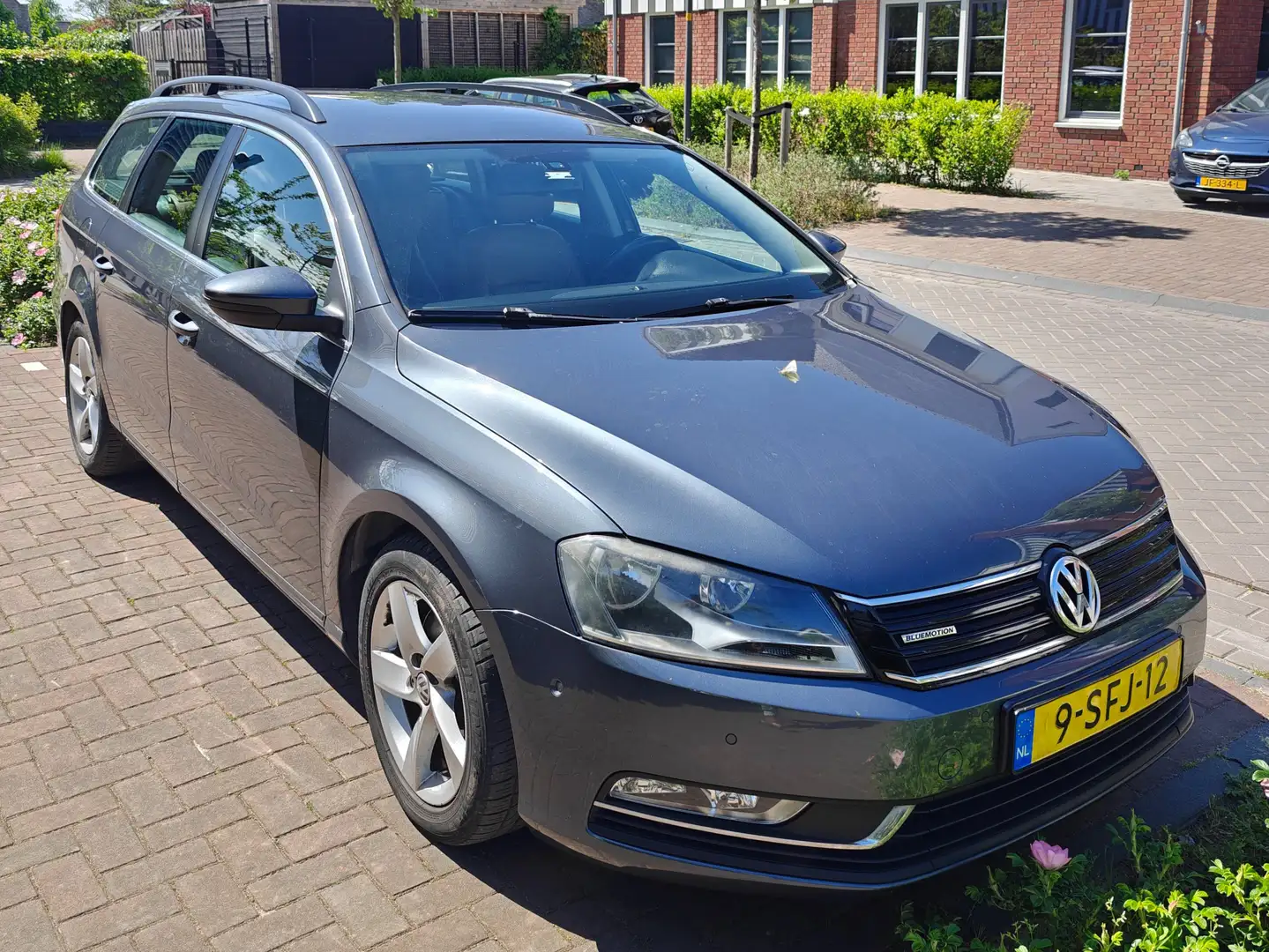 Volkswagen Passat Passat 1.6 TDI BlueM. Ex.Ed Grijs - 1
