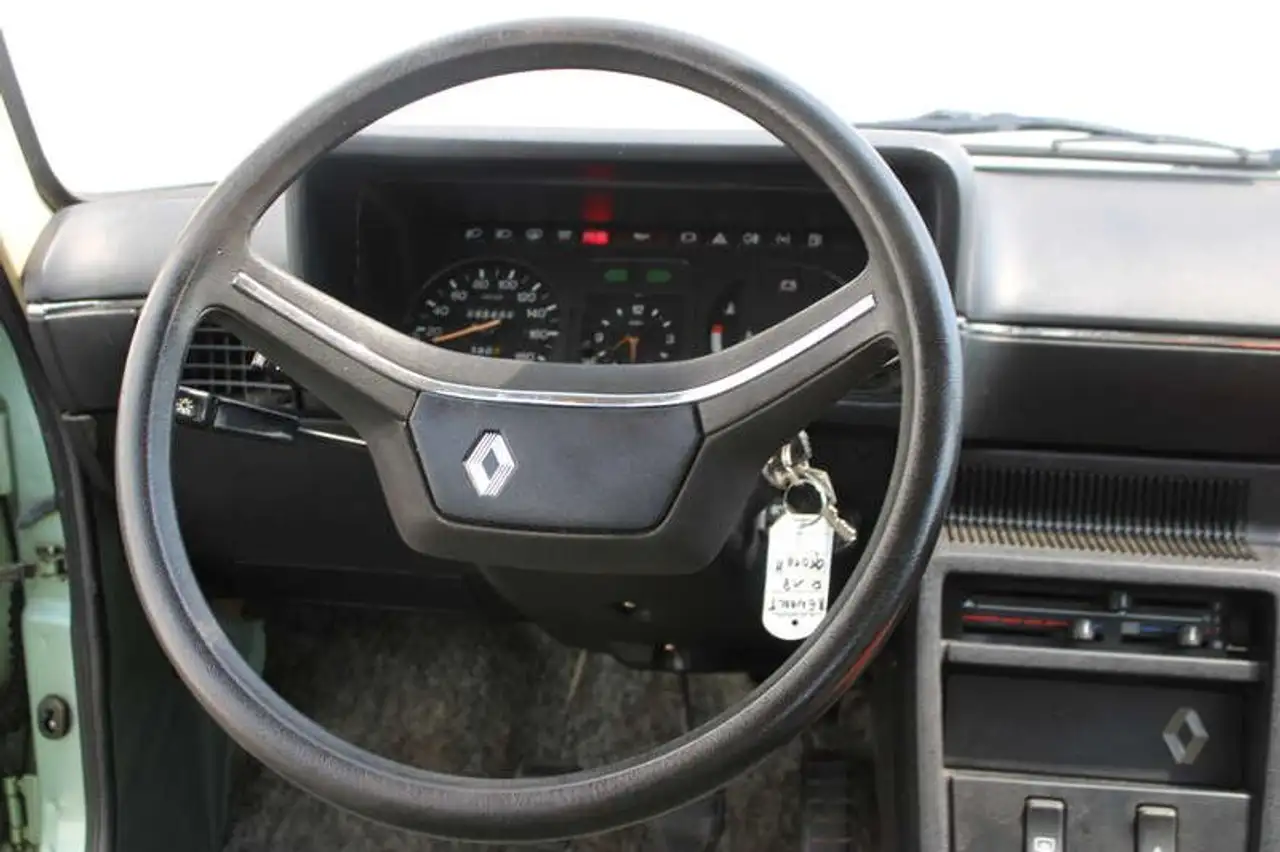 Renault R 18 GTL met Oldtimerkeuring in Nieuwstaat!, foto 6