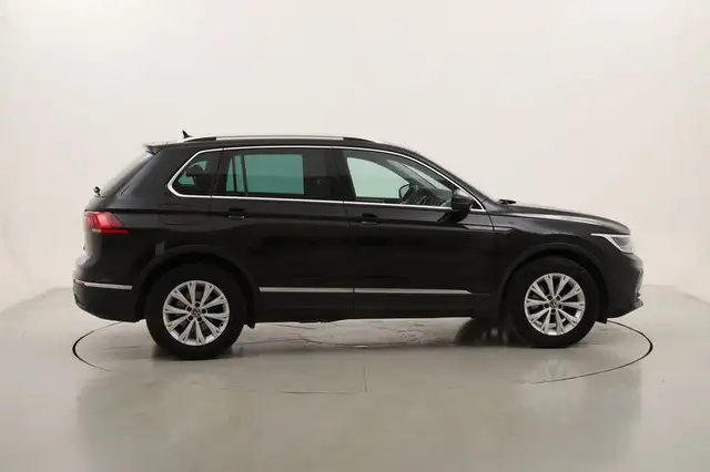 Volkswagen Tiguan view 6