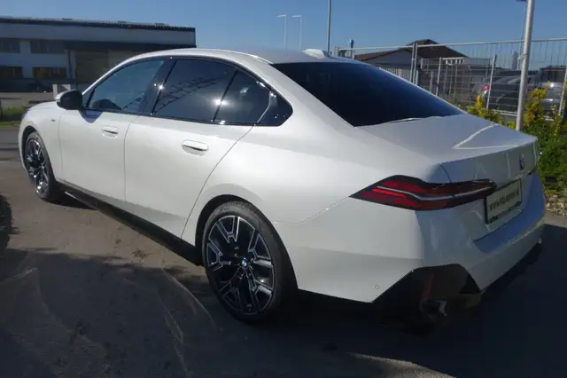 BMW 520 520d MHEV Aut.***M-Paket/AHK/8 fach ALU*** Ansicht 5