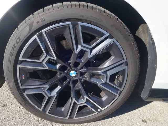 BMW 520 520d MHEV Aut.***M-Paket/AHK/8 fach ALU*** Ansicht 4