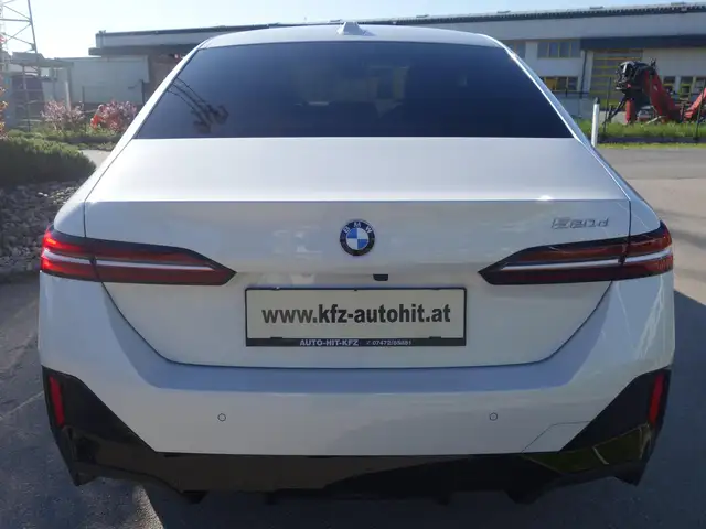 BMW 520 520d MHEV Aut.***M-Paket/AHK/8 fach ALU*** Ansicht 6