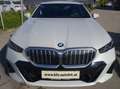 BMW 520 520d MHEV Aut.***M-Paket/AHK/8 fach ALU*** Weiß - thumbnail 2
