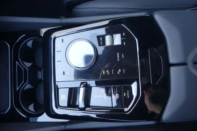 BMW 520 520d MHEV Aut.***M-Paket/AHK/8 fach ALU*** Ansicht 19