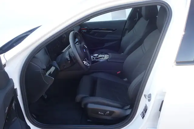 BMW 520 520d MHEV Aut.***M-Paket/AHK/8 fach ALU*** Ansicht 10