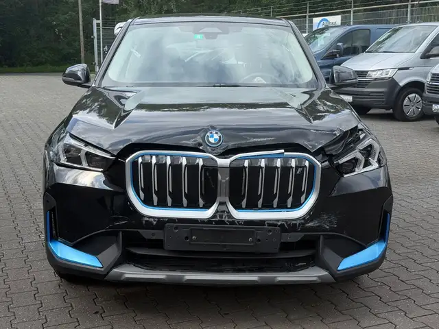 BMW iX1 Baureihe iX1 30 xDrive Premium-Paket
