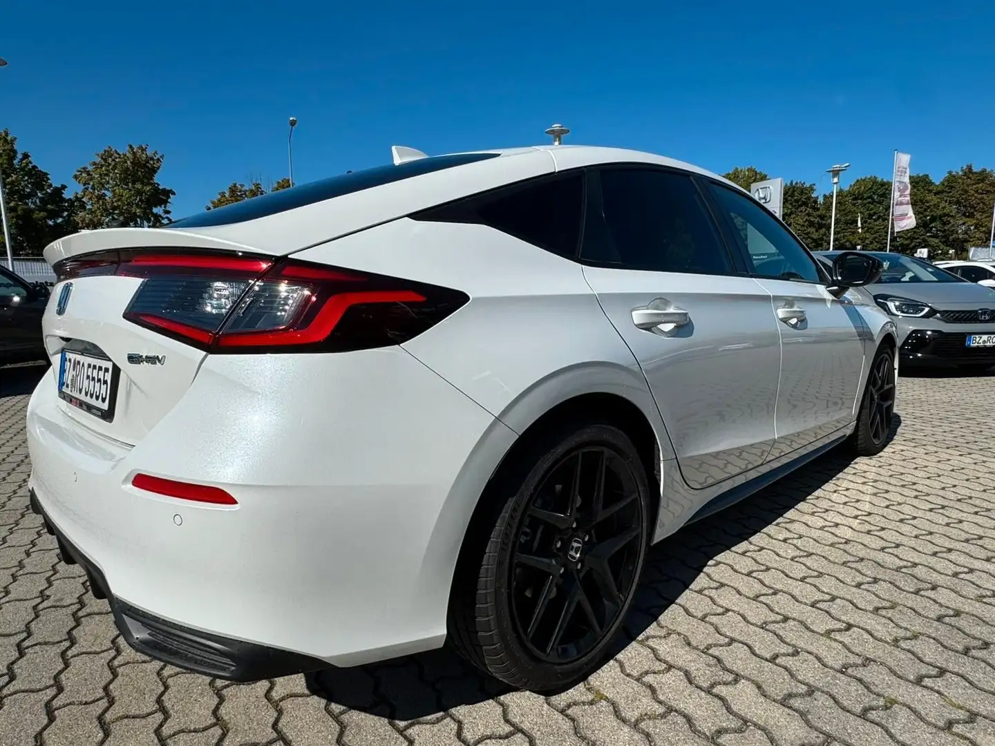 Honda Civic Lim. 5-trg. e:HEV Sport Weiß - 2
