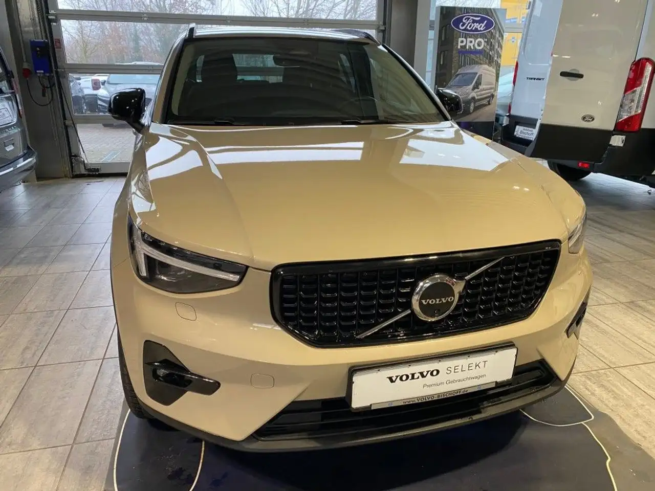 Volvo XC40 B4 B DKG Plus Dark H&K Sound LED