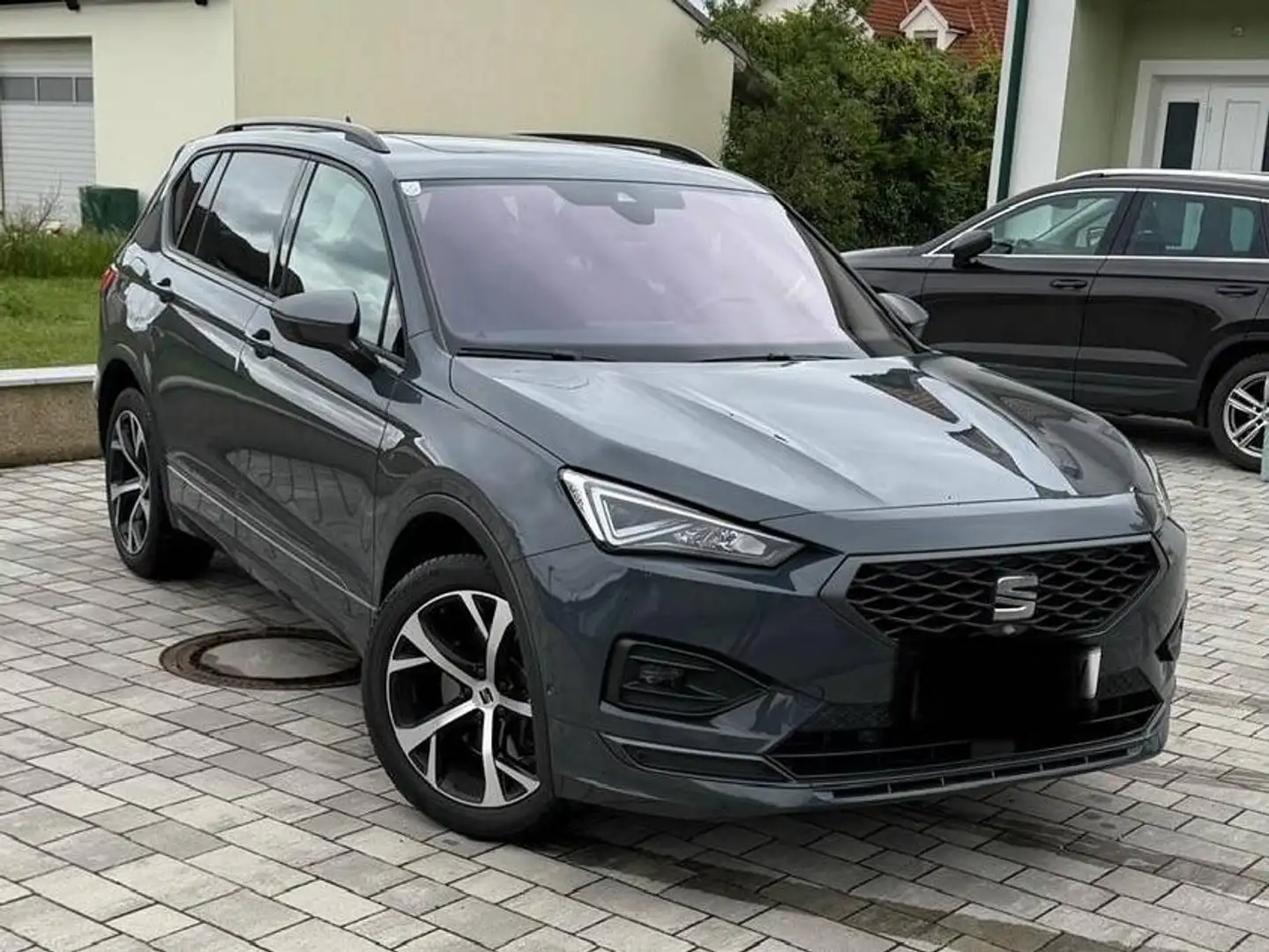 SEAT Tarraco Tarraco 2,0 TSI FR 4Drive DSG FR Grau - 2