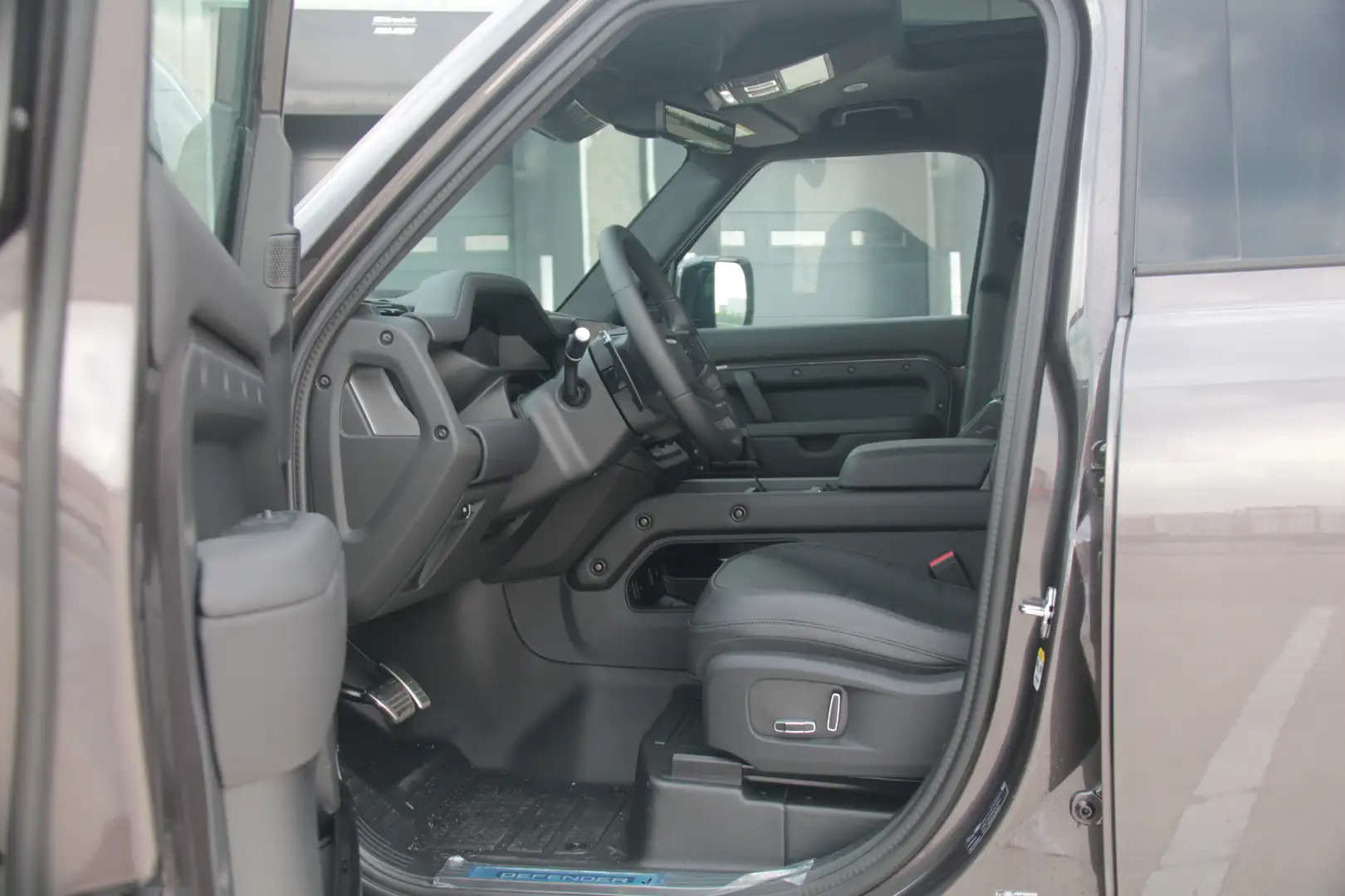 Land Rover Defender 110 P635 OCTA Bruin - 2