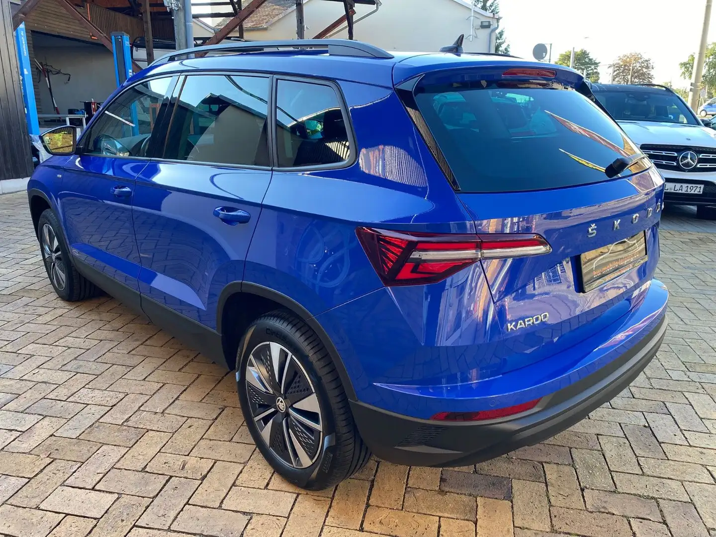 Skoda Karoq 1.5 TSI Tour 1.Hand LED Sitz/WSS/Lkr-Hzg. Blau - 2