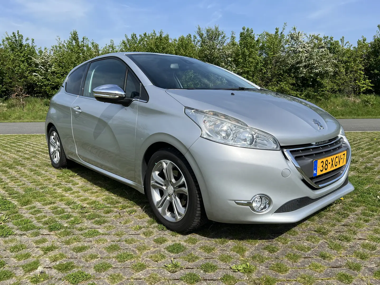 Peugeot 208 1.6 VTi Allure Grijs - 1