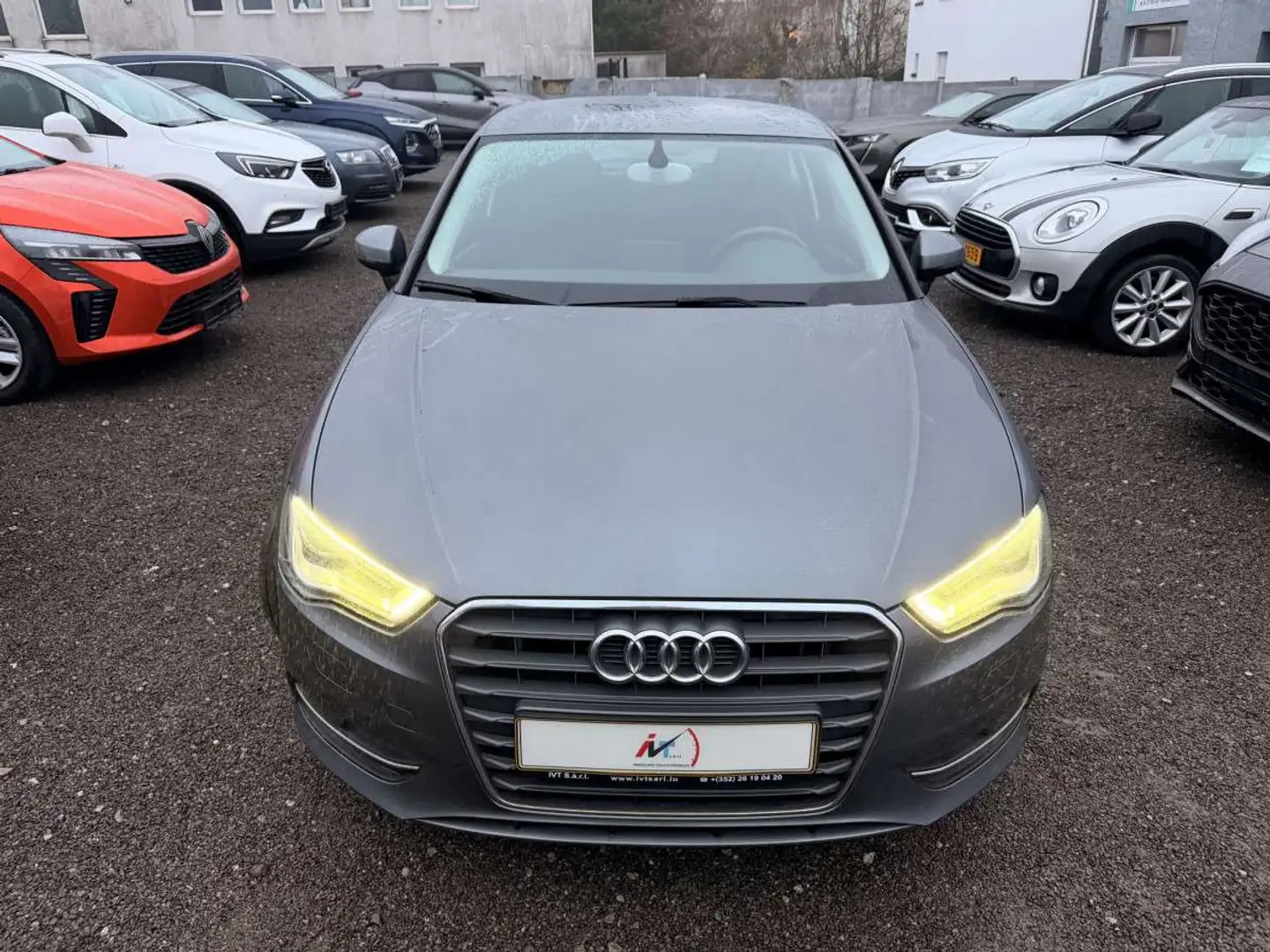Audi A3 1.6 TDI 105 Ambition S-Tronic Gris - 2