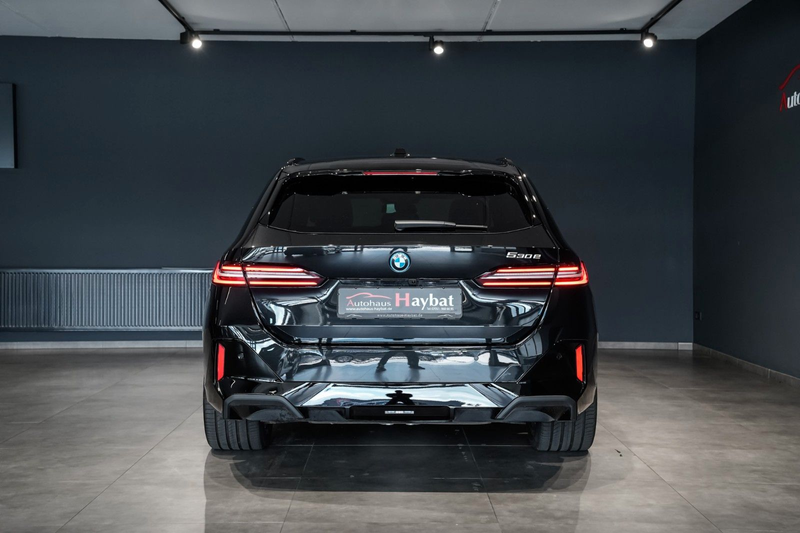 BMW 530 e Touring M Sport Pano-HarmanK-Assist-AHK — photo 6