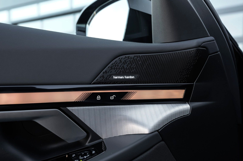 BMW 530 e Touring M Sport Pano-HarmanK-Assist-AHK — photo 10