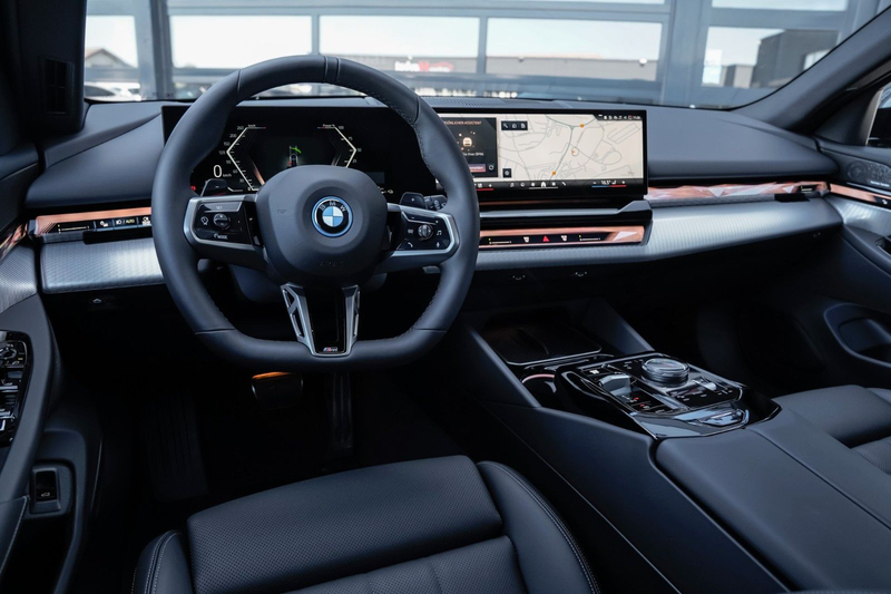 BMW 530 e Touring M Sport Pano-HarmanK-Assist-AHK — photo 11