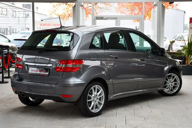 Mercedes-Benz B Class view 2