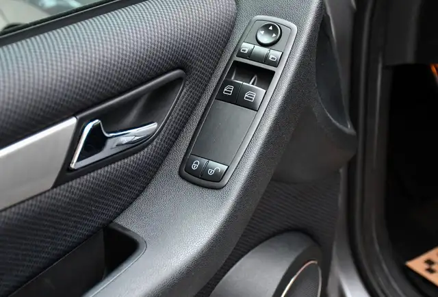 Mercedes-Benz B Class view 5