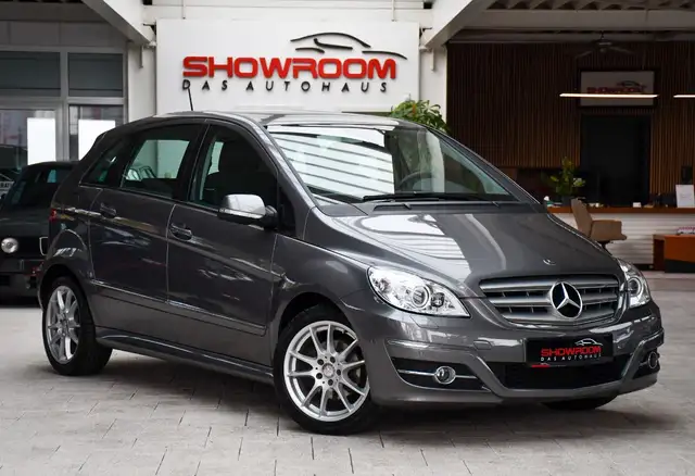 Mercedes-Benz B Class view 3