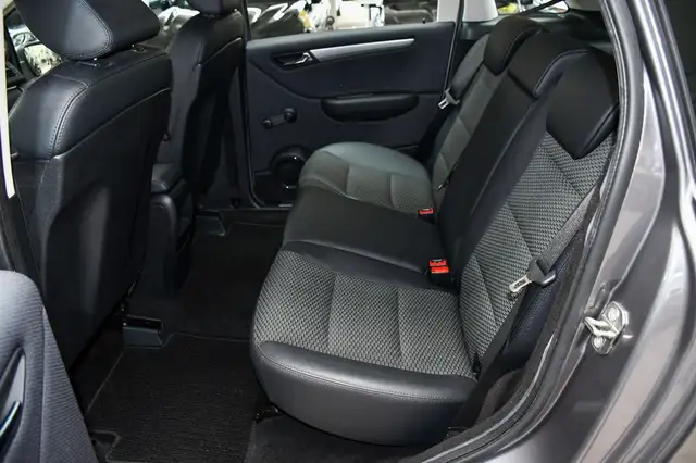 Mercedes-Benz B Class view 11