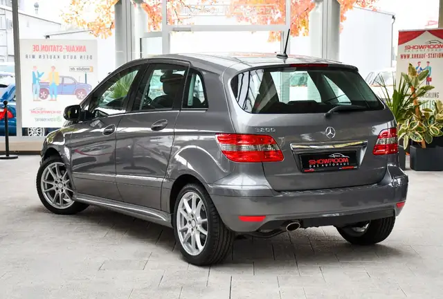 Mercedes-Benz B Class view 4
