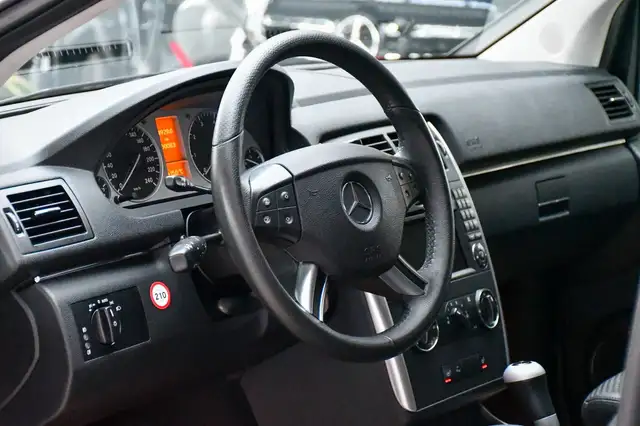 Mercedes-Benz B Class view 7