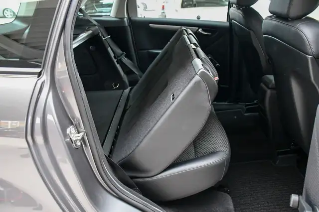 Mercedes-Benz B Class view 13