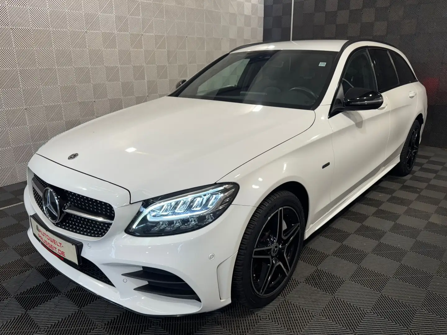 Mercedes-Benz C 300 T*AMG LINE*NIGHT-ACC-LED-MEMO-R.KAM-SHZ-NAV Weiß - 2