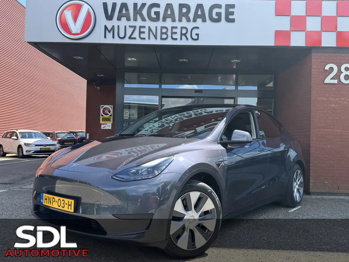 Tesla Model Y RWD 58 kWh // AUTOPILOT // CLIMA // LEDER // 360 C Grijs - 1