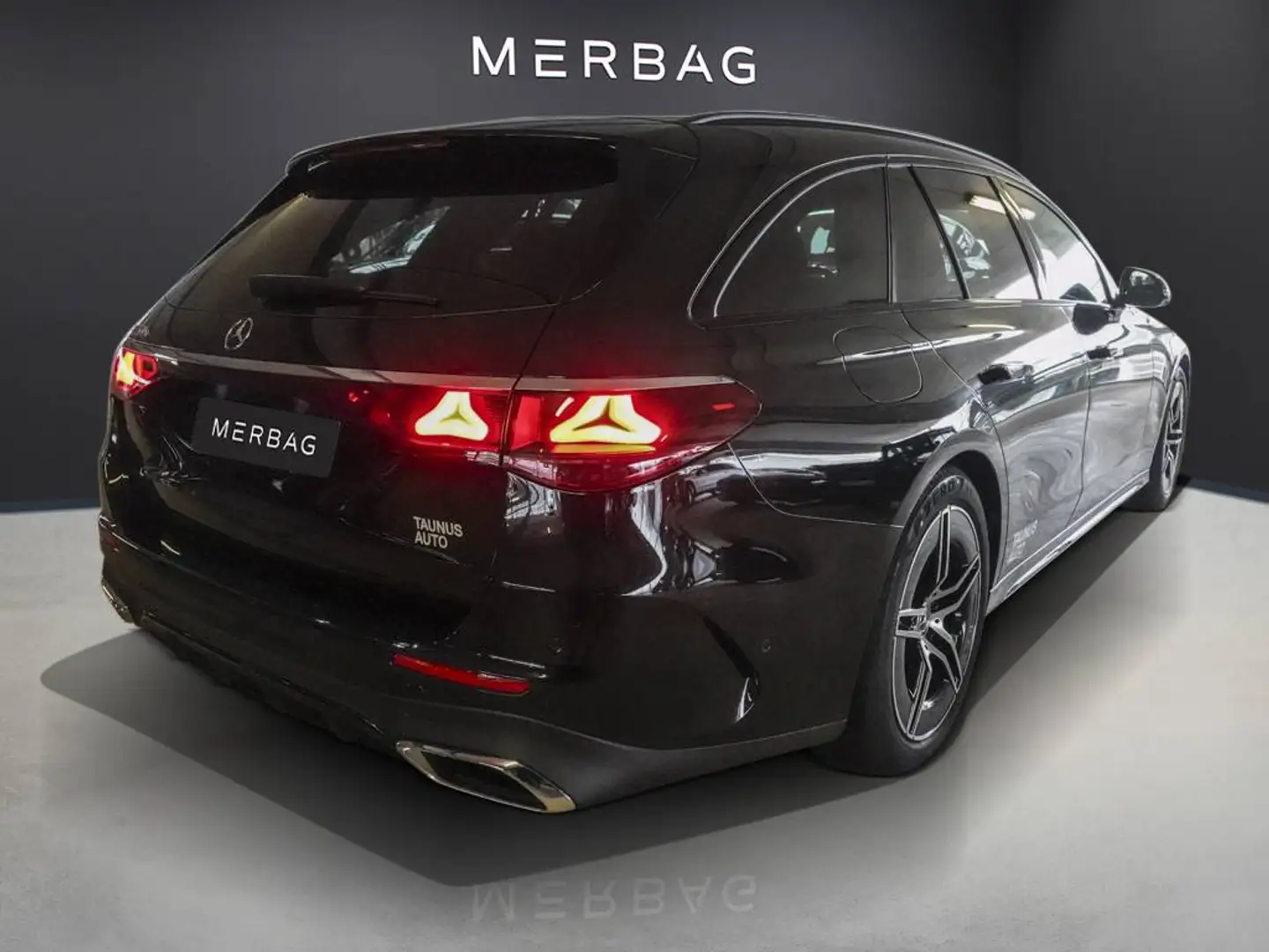 Mercedes-Benz E 300 T-AMG-NIGHT-DISTRONIC-PANO-AHK-UVP 93.000,- Noir - 2