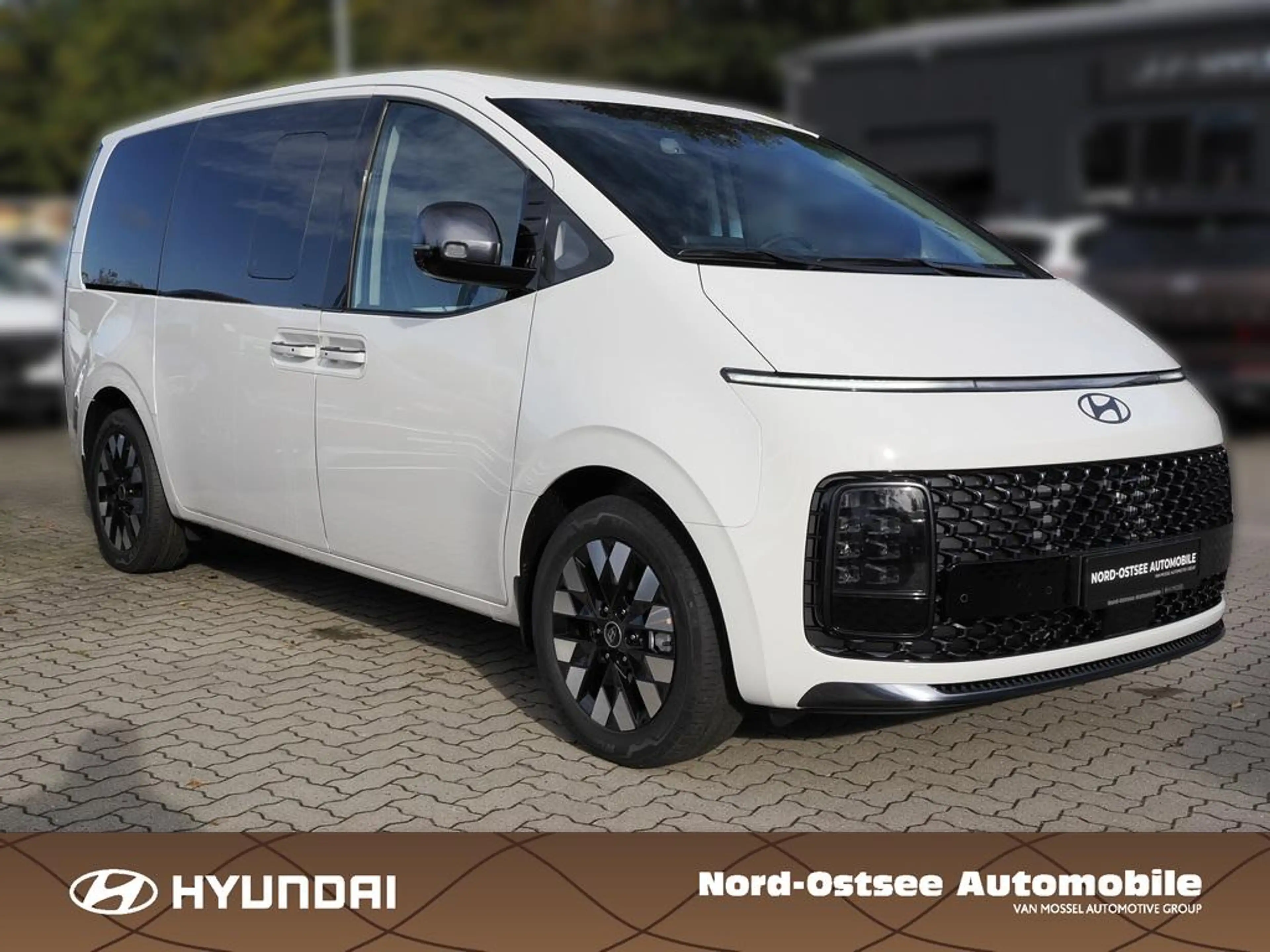 Hyundai STARIA HEV 7-Sitzer Signature Panoramadach — photo 4
