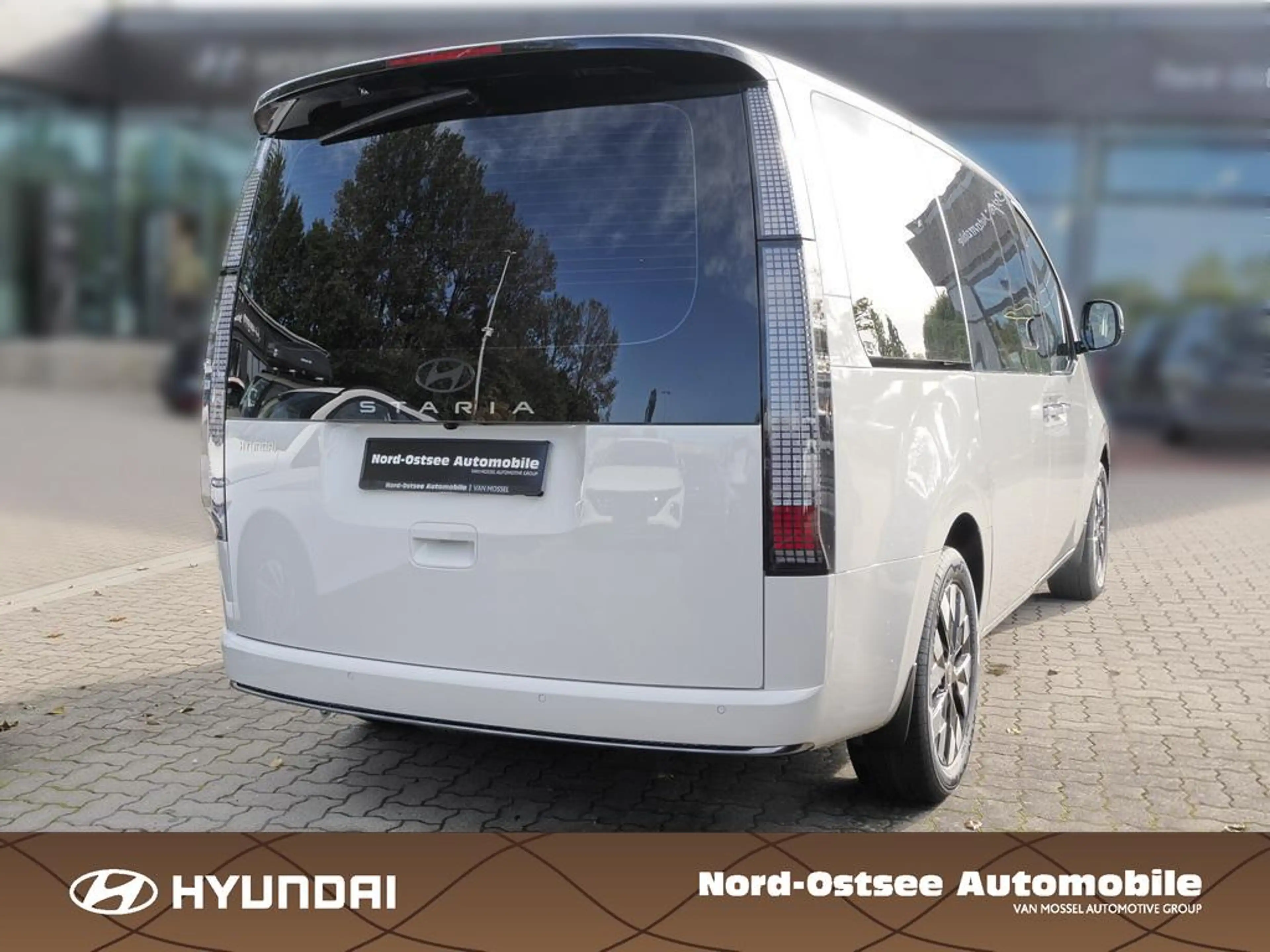 Hyundai STARIA HEV 7-Sitzer Signature Panoramadach — photo 5
