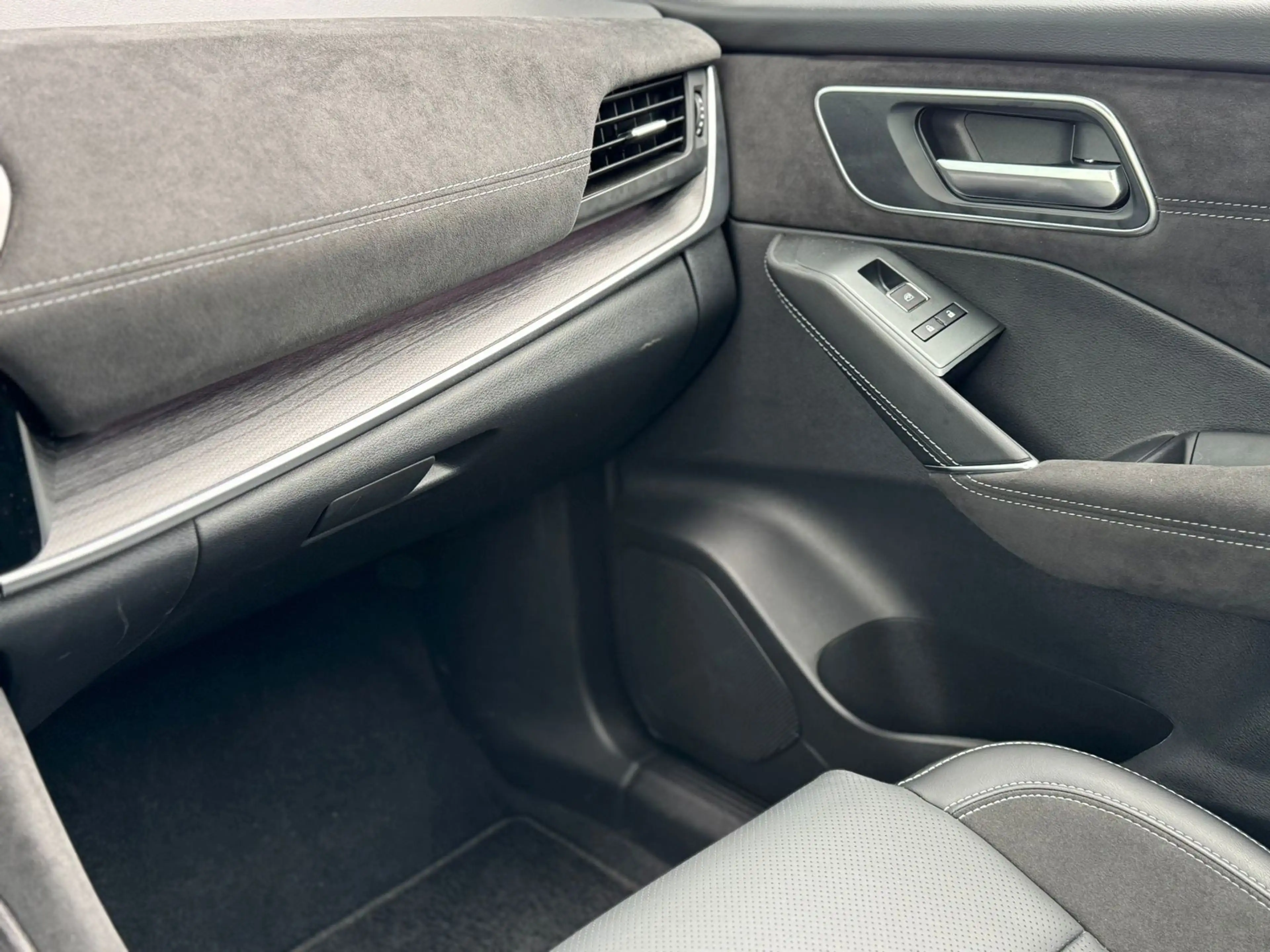 Nissan Qashqai 1.3 MHEV Xtronic Tekna Plus 158pk Massage stoelen — photo 48