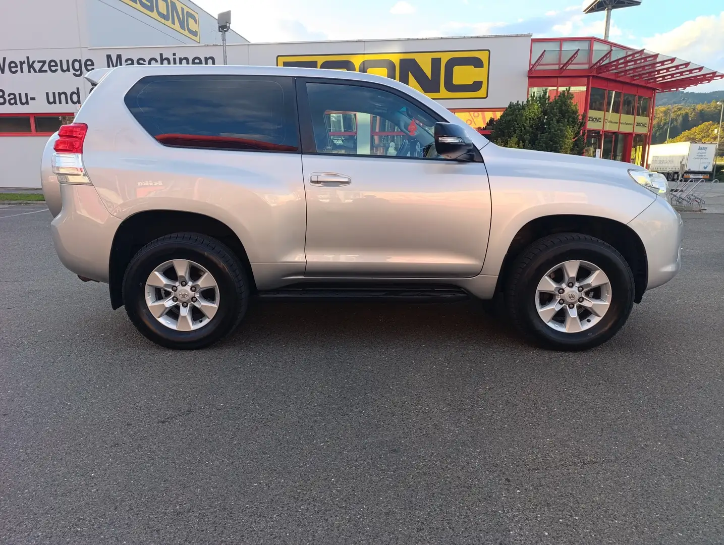 Toyota Land Cruiser Prado - 1