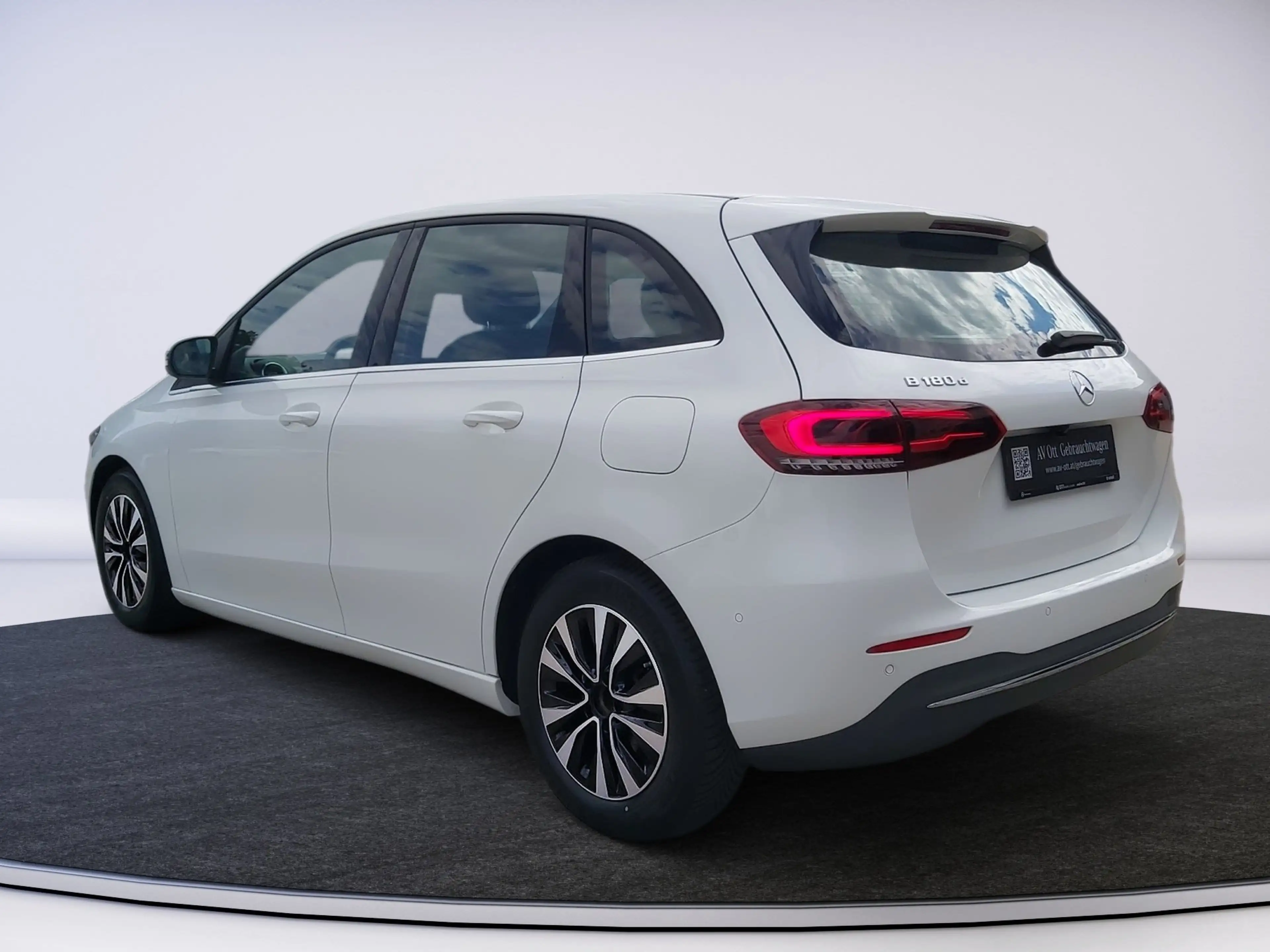 Mercedes-Benz B 180 d Style Leder KAM SpurH LM KlimaA SHZ Navi — photo 4