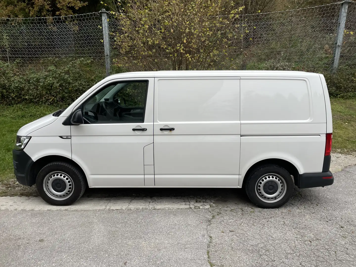 Volkswagen T6 Transporter - 2