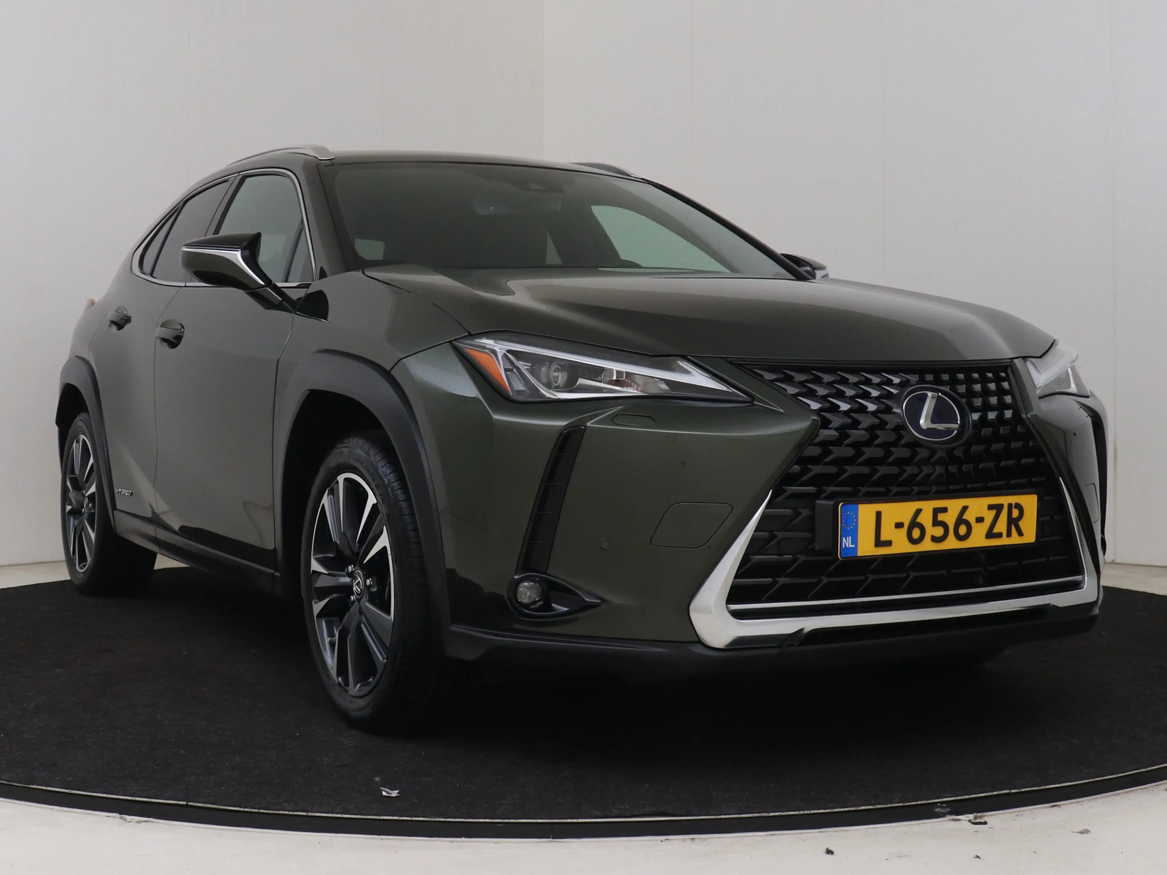 Lexus UX 250h Preference Line | BTW voertuig | Dealer onderhoude — photo 13
