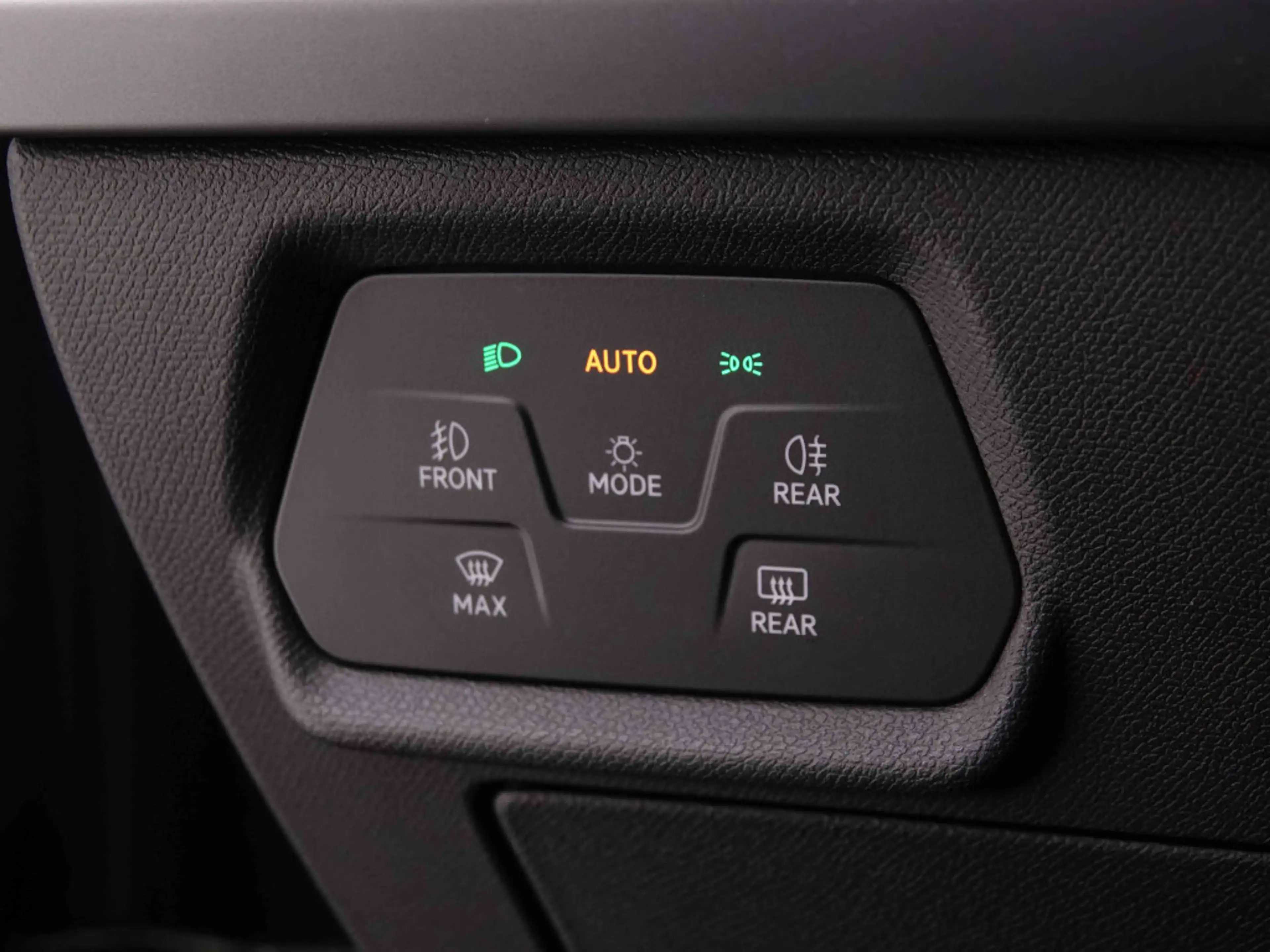 CUPRA Formentor 1.5 eTSi 150 mHEV AUT Edge Pack | Keyless | GPS by App | LED Lights — photo 12