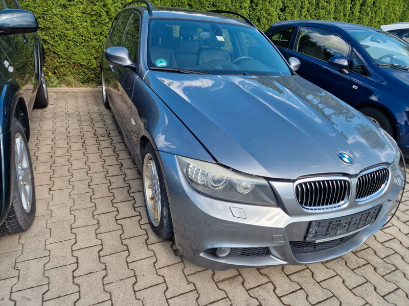BMW 330 i Touring A* M- Paket * 2. Hand — photo 2