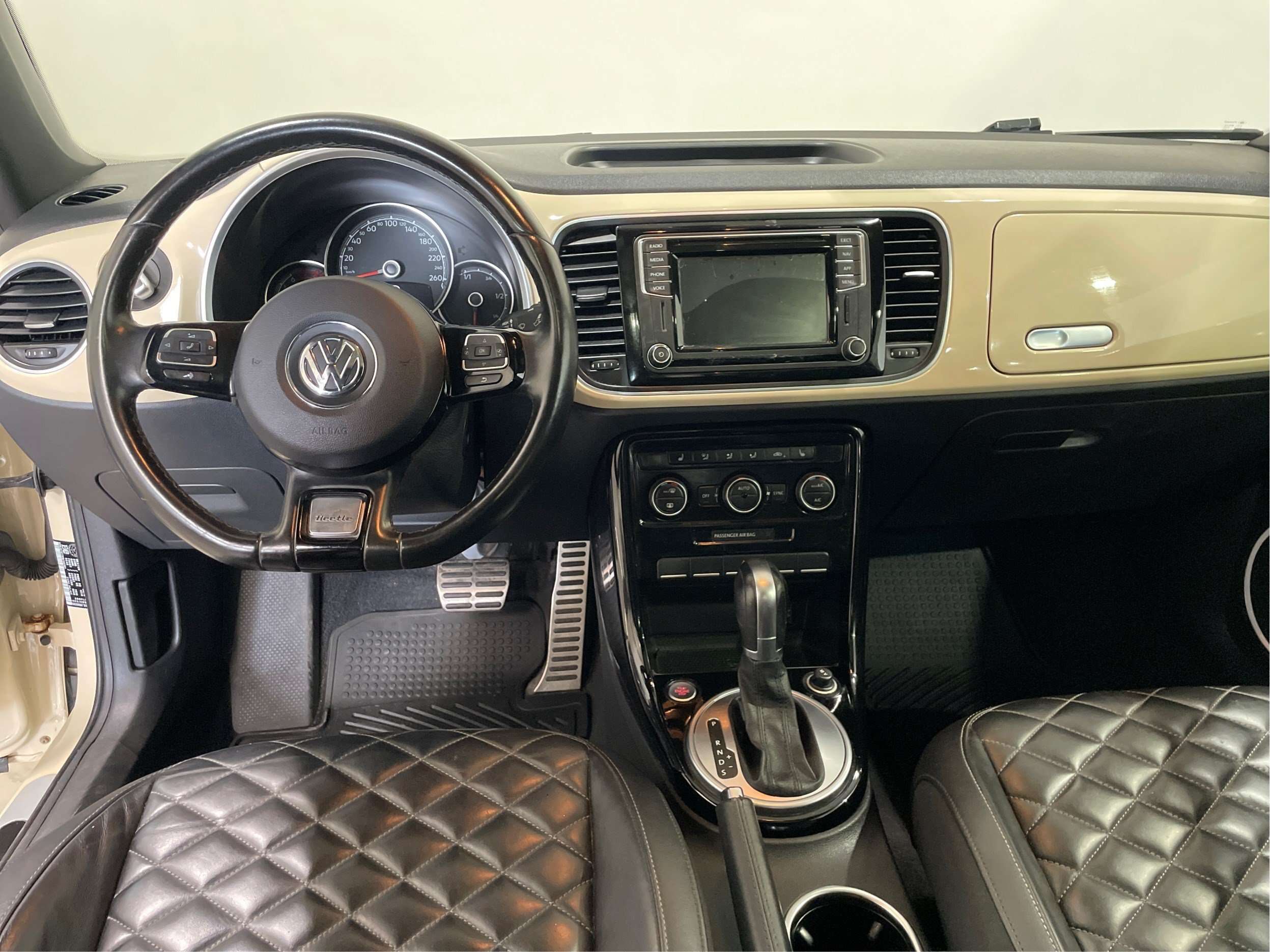 2019 Volkswagen Beetle Wolfsburg Edition Auto — снимка 1
