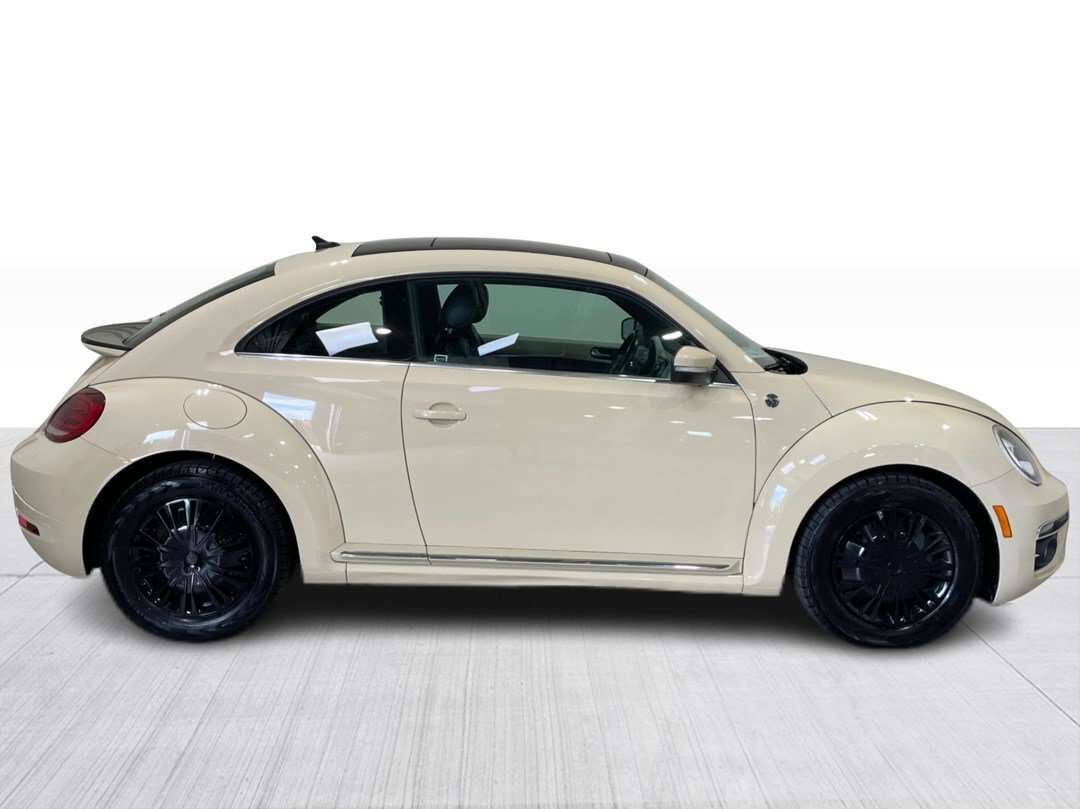 2019 Volkswagen Beetle Wolfsburg Edition Auto — снимка 1