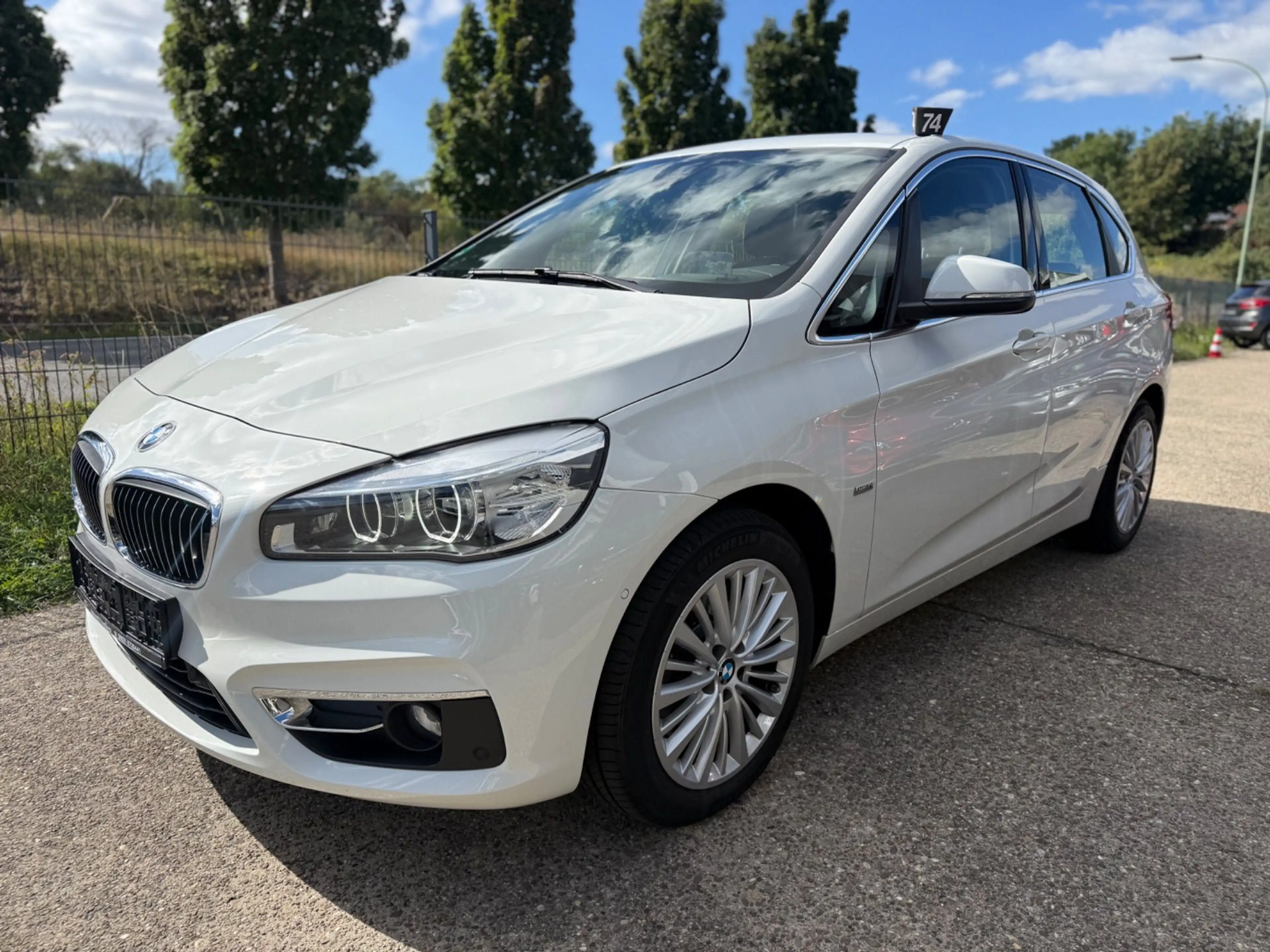 BMW 225 xDrive Luxury Line 1. HAND*HUD