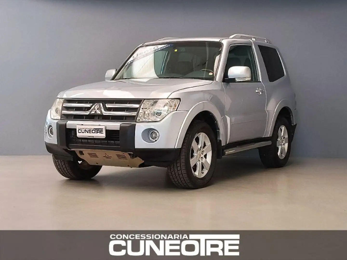 Mitsubishi Pajero Pajero 3.2 DI-D 16V 3p. Intense Grigio - 2
